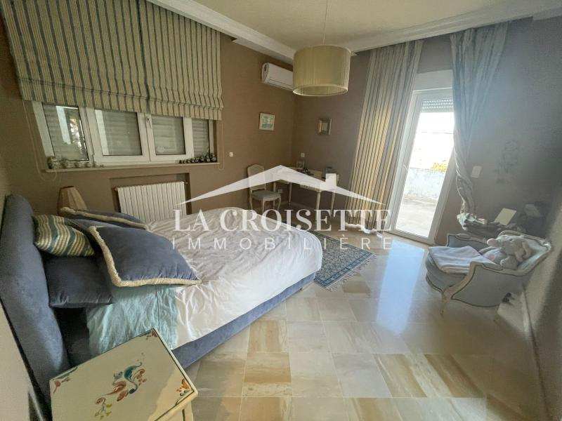 Villa meublée S+3 avec piscine à Gammarth